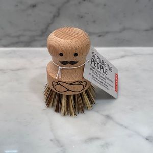 NWT Kikkerland Scrubbing People Dish brush Man